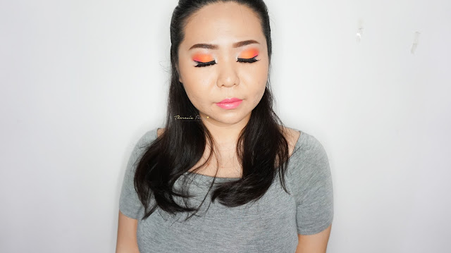 A gorgeous neon orange and pink combined with a silver eyeshadow to create a fun and fantastic look. A balance color of colorful and neutral. Eyeshadow using i-divine sleek makeup acid palette.