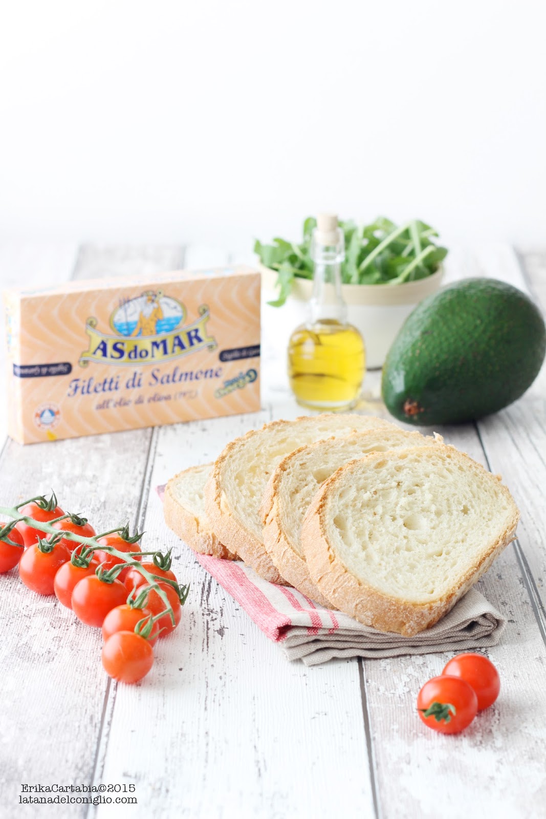 Sandwich con pesto di rucola, salmone e avocado La tana del coniglio