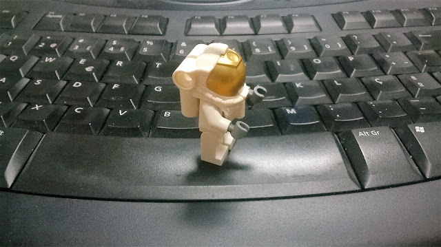 Astronauta LEGO no espaço