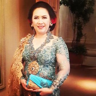 Gambar Model Kebaya Terbaru Untuk Ibu-Ibu Kondangan