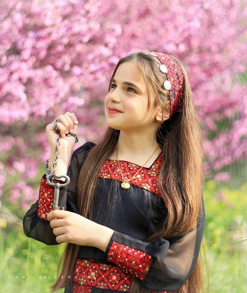 صور من الزي الفلسطيني للأطفال إحياء التراث بوابة