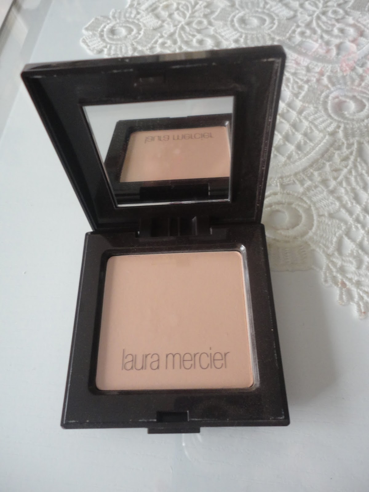 Review Laura Mercier Mineral Pressed Powder SPF 15 Natalie Loves Beauty