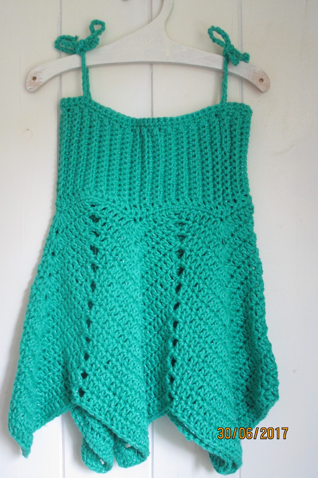 E.NeshaCrochet: A little summer dress.