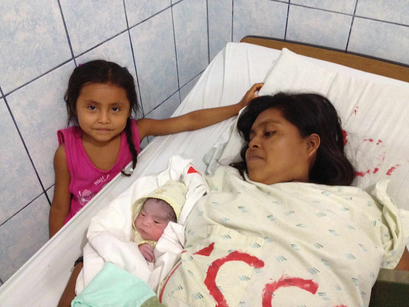 Santa Clotilde Mission Peru First Birth en Cuclillas 