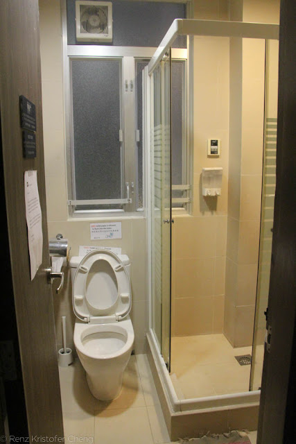 Bath room of Yesinn Hostel, Causeway Bay