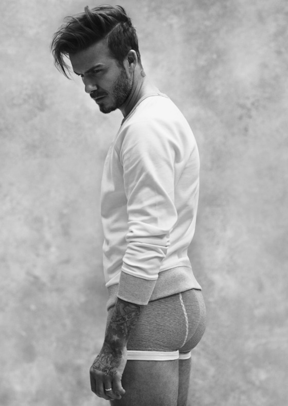 David beckham underwear shoot David Beckham set hearts aflutter when his new H&M underwear advert was released on the same day that he took part in a live Twitter chat with fans. The advert sees the topless football star.