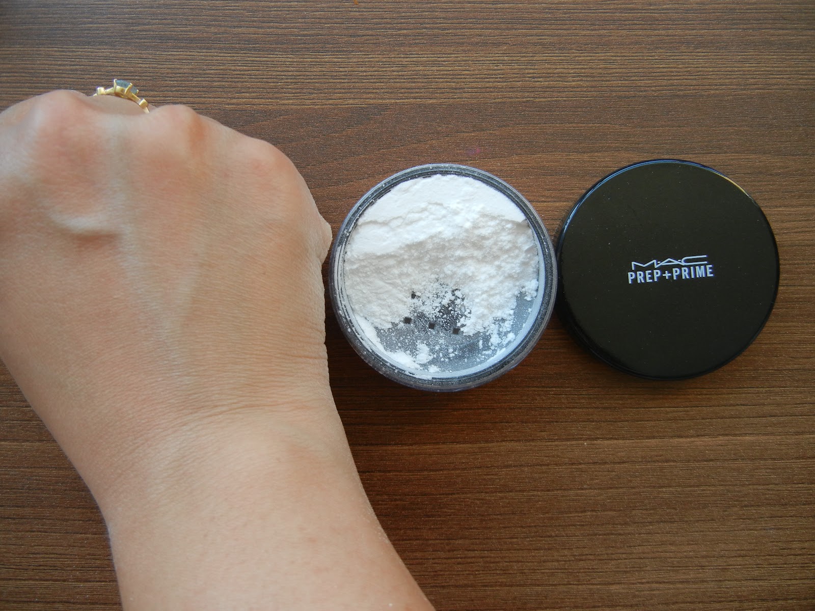 Aivys Beauty Adventure: Make Up For Ever MUFE HD Powder vs MAC Prep ...