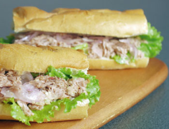 Pan con lomito de pescado