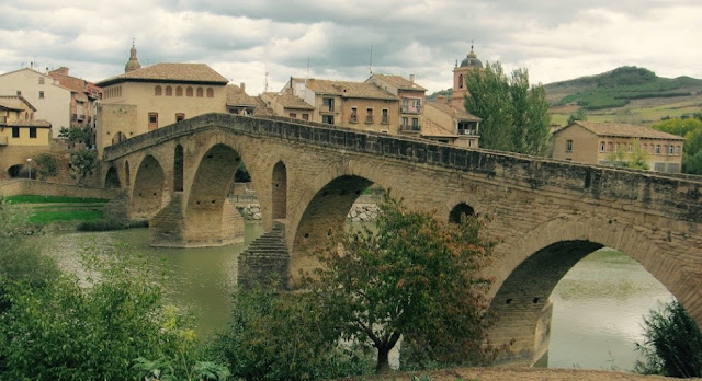 Imagen del Puente románico de Puente la Reina en Navarra