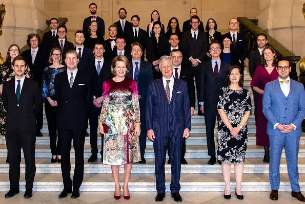 Queen Mathilde wore Etro printed satin midi dress and Natan red suede pumps, and she carries Natan suede clutch. Crown Princess Elisabeth