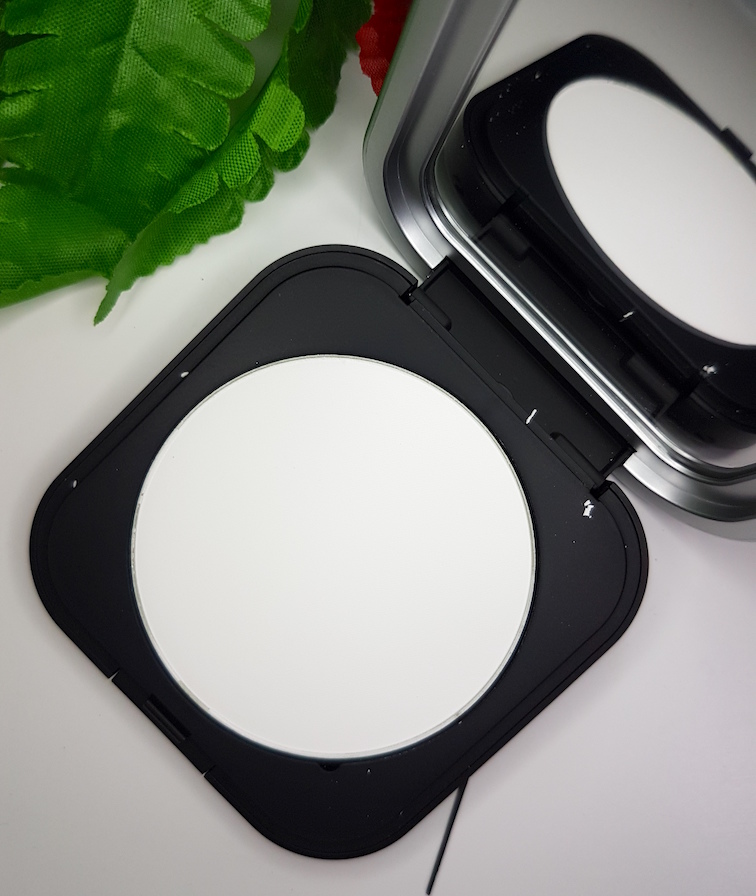 Beautifinous.: Make For Ever Ultra HD Microfinishing Pressed Powder review