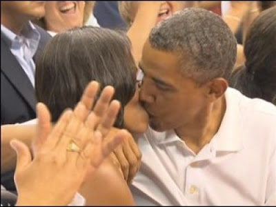 obama michelle on kiss cam