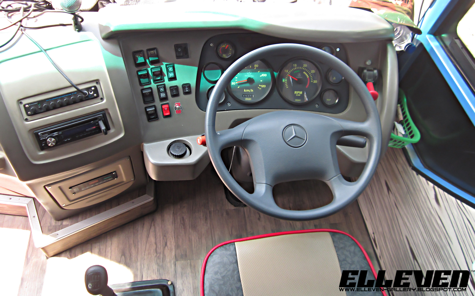 Bus Indonesia Mercedes Benz OH 1830 OH 1836 dan Spesifikasinya