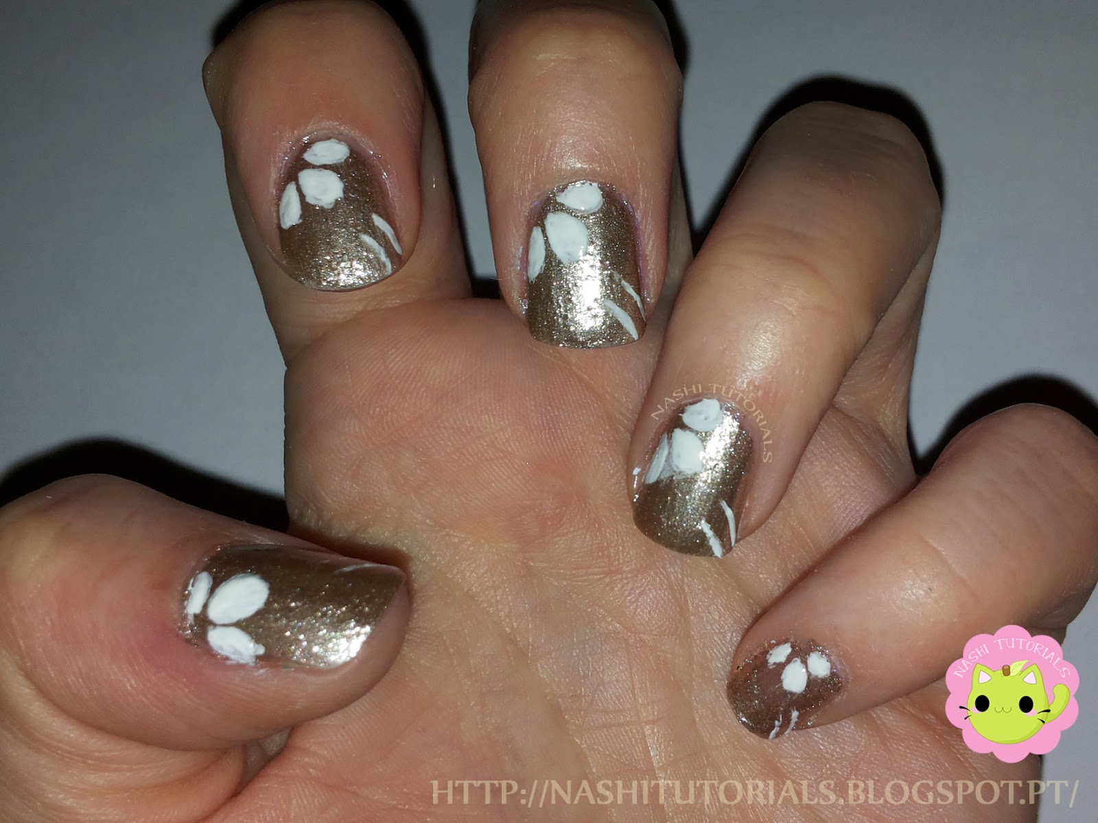 Nashi Tutorials Gold and White Nail Art