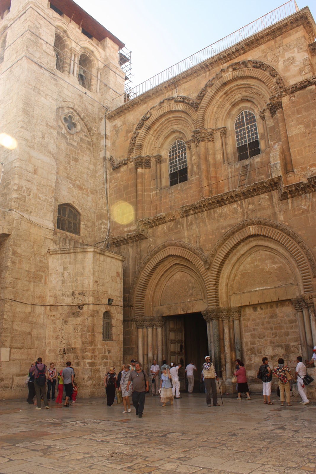 Храм гроба господня иерусалим. Кувуклия внутри. Кувуклия в храме гроба господня. Храм христа господня в иерусалиме. Храм гроба господня иерусалим.