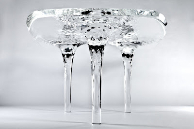 Mesa diseñada por Zaha Hadid