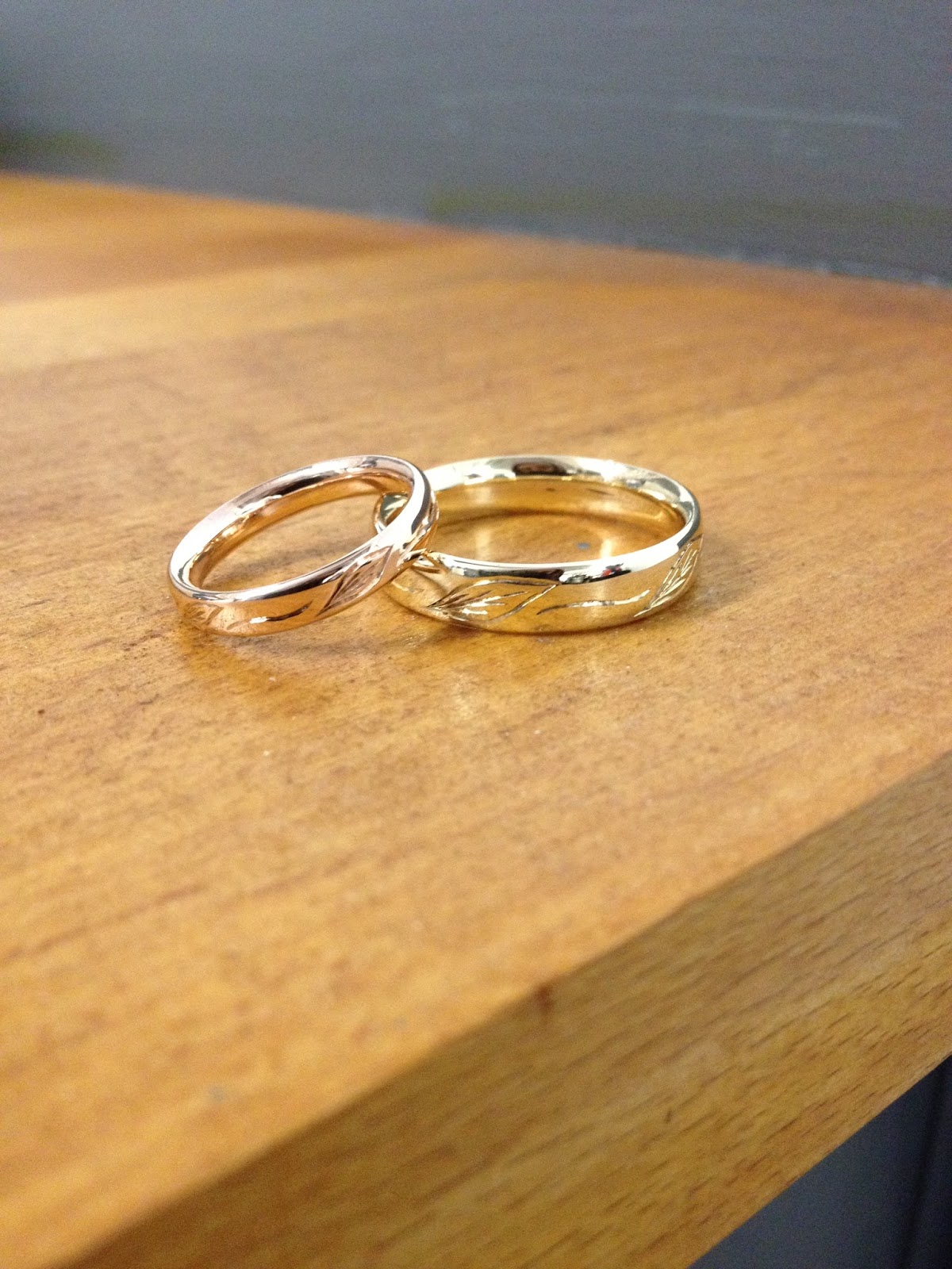 Gold traditional wedding band set Leaf engraved wedding rings