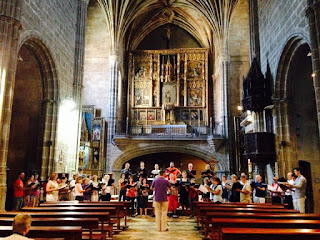 Rehearsal with Rupert Damerell in the Church of San Tomas in Avila, members of the Zenobia Musica course in Avila - photo Nick Knight