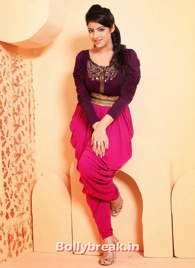 T V Actress Deepika Singh X Video - Deepika Singh 'Diya aur Baati hum' Serial Actress Pics - 5 Pics