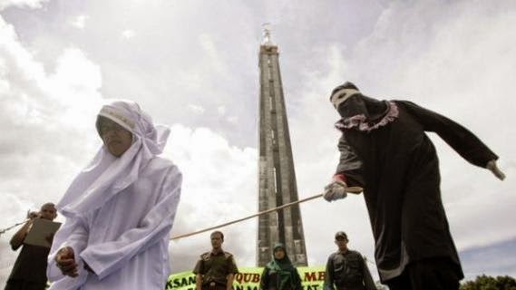 00 Photo: Gang-raped Saudi female victim flogged in public