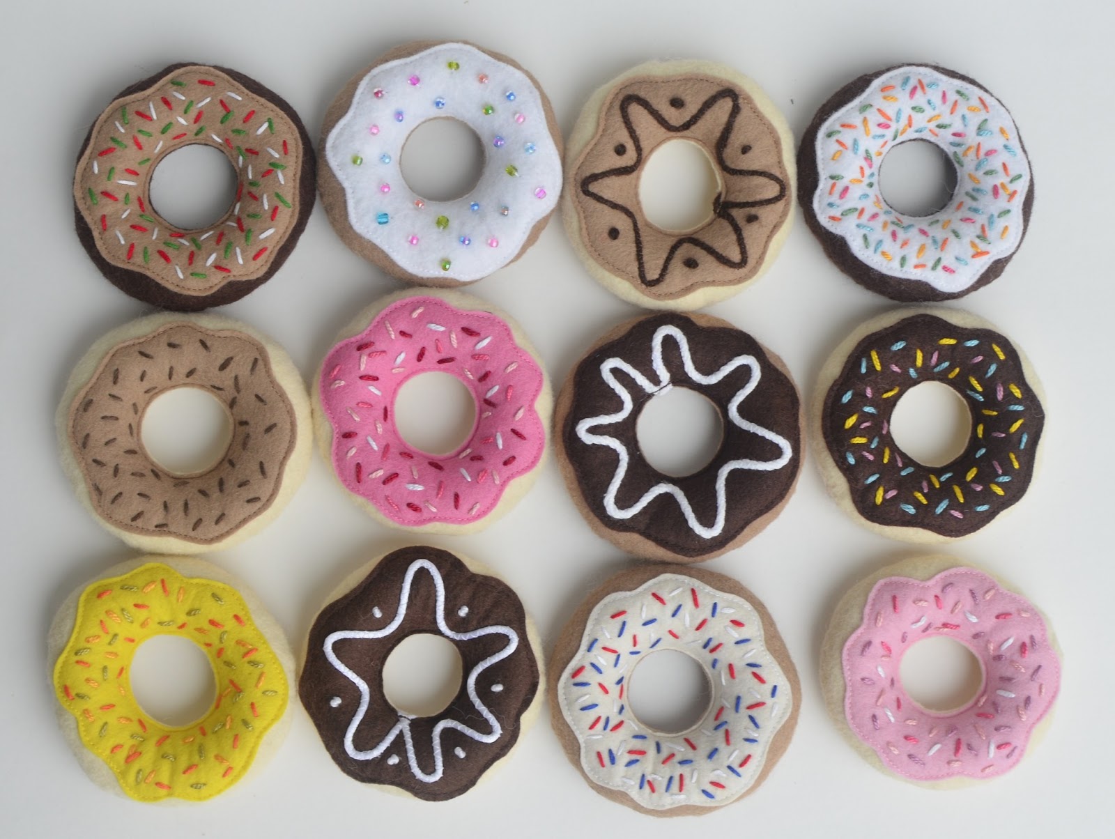 Cara Membuat Kerajinan Kain Flanel Bentuk Kue Donat