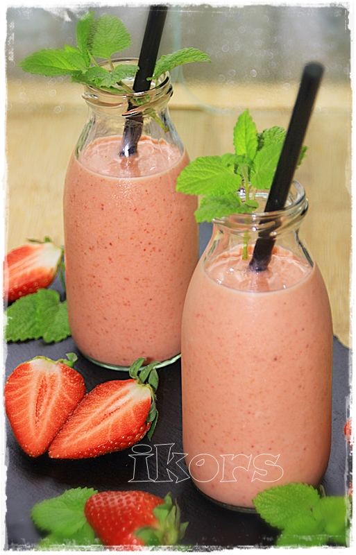 Kochen....meine Leidenschaft : Erdbeer Mango Smoothie