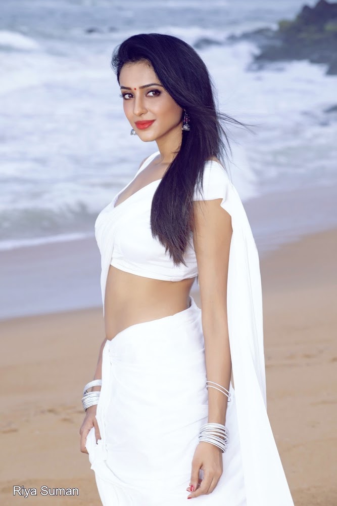 Riya Suman in White Saree Hot Photos