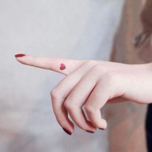 tatuagens femininas de coração para os dedos tatuagens femininas de coração para os dedos