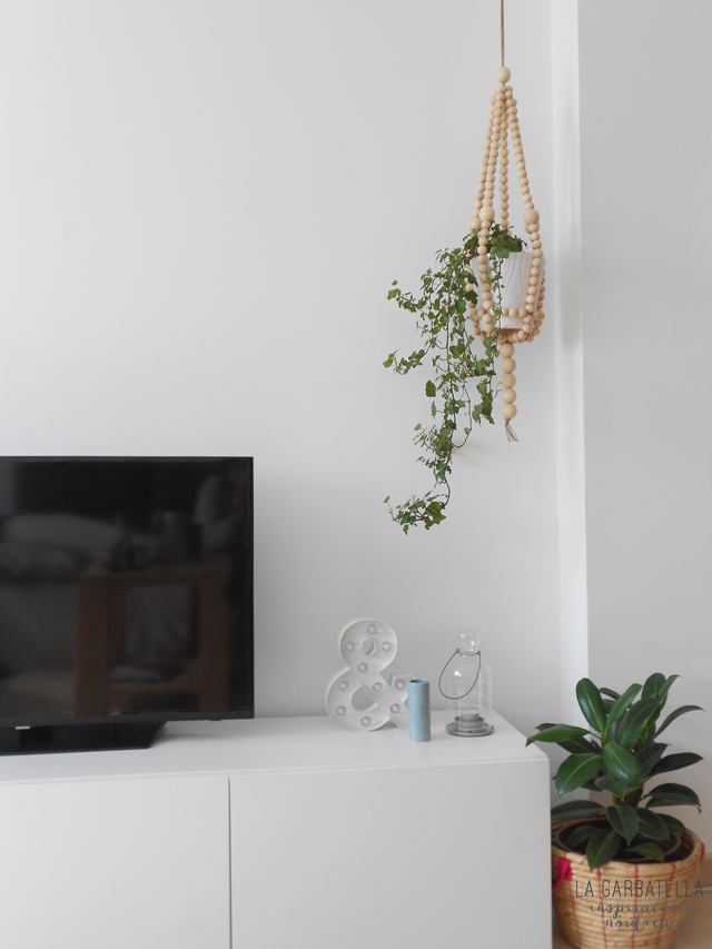 DIY: macetero colgante con bolas de madera