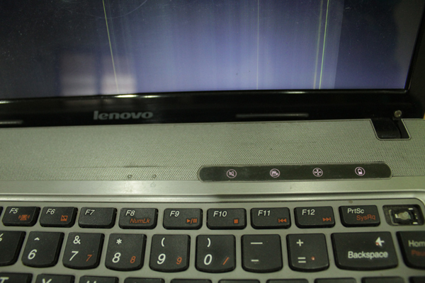LCD Laptop Lenovo Z460 Rusak