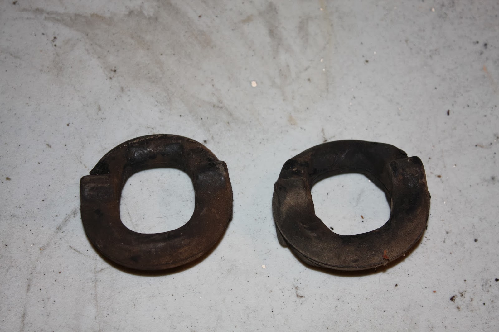 KrEvCon BMW Parts E30 Exhaust Donuts