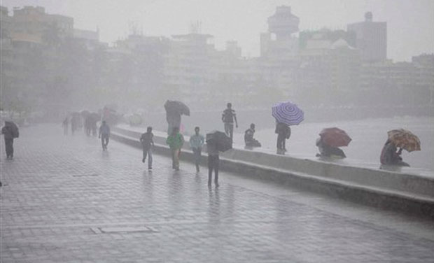 मुंबई शहर आणि उपनगरांना भरतीचा धोका मुंबई शहर आणि उपनगरांना भरतीचा धोका