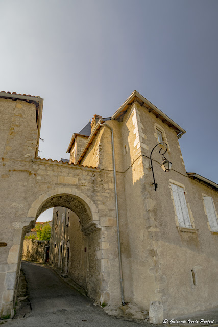 Puerta Cabriole, Saint Bertrand de Comminges, por El Guisante Verde Project