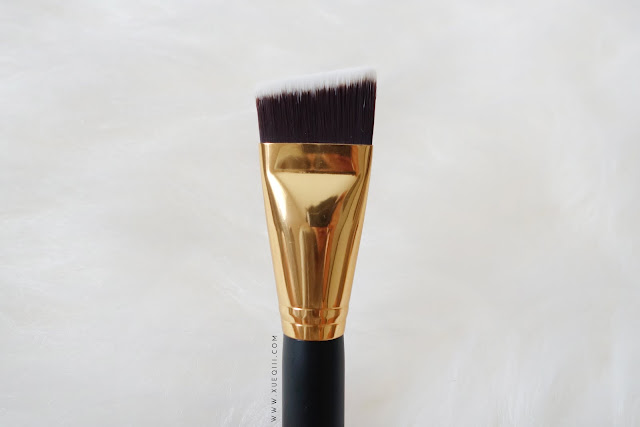 BH Cosmetics Sculpt and Blend 2 - 127 Angled Face Shader Brush