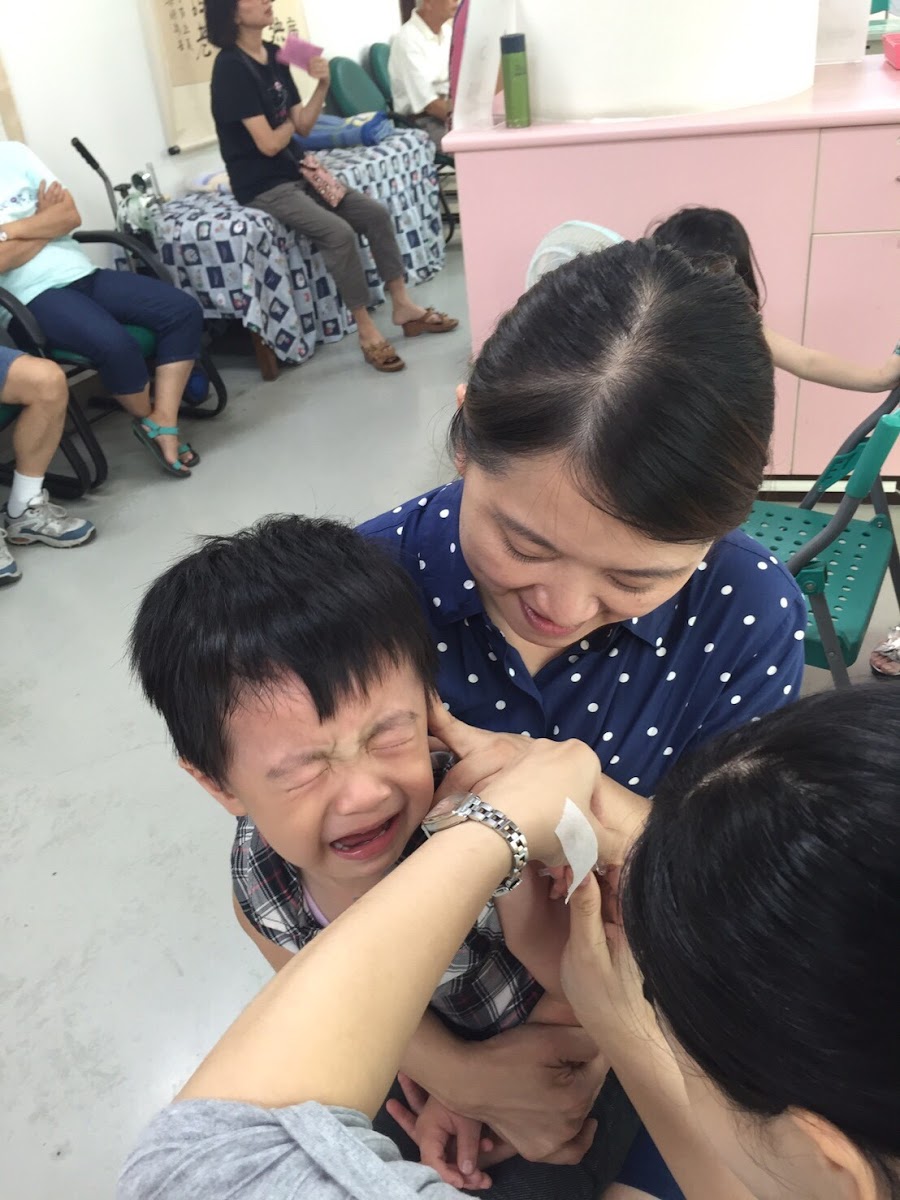 台灣秋冬季進入輪狀病毒高峰期，為了保護孩子們的安全，台北市衛生局補助幼童接種疫苗。