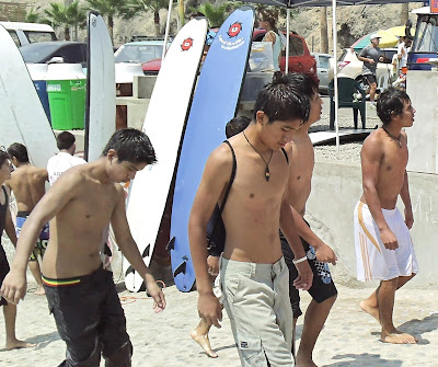 PALANCA FEET: MORE PERUVAIN CANDIDS FROM BEACHES AND STREETS