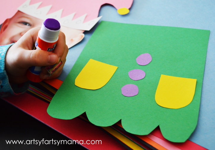 DIY Elf Kids Craft at artsyfartsymama.com #kids #Christmas #elf