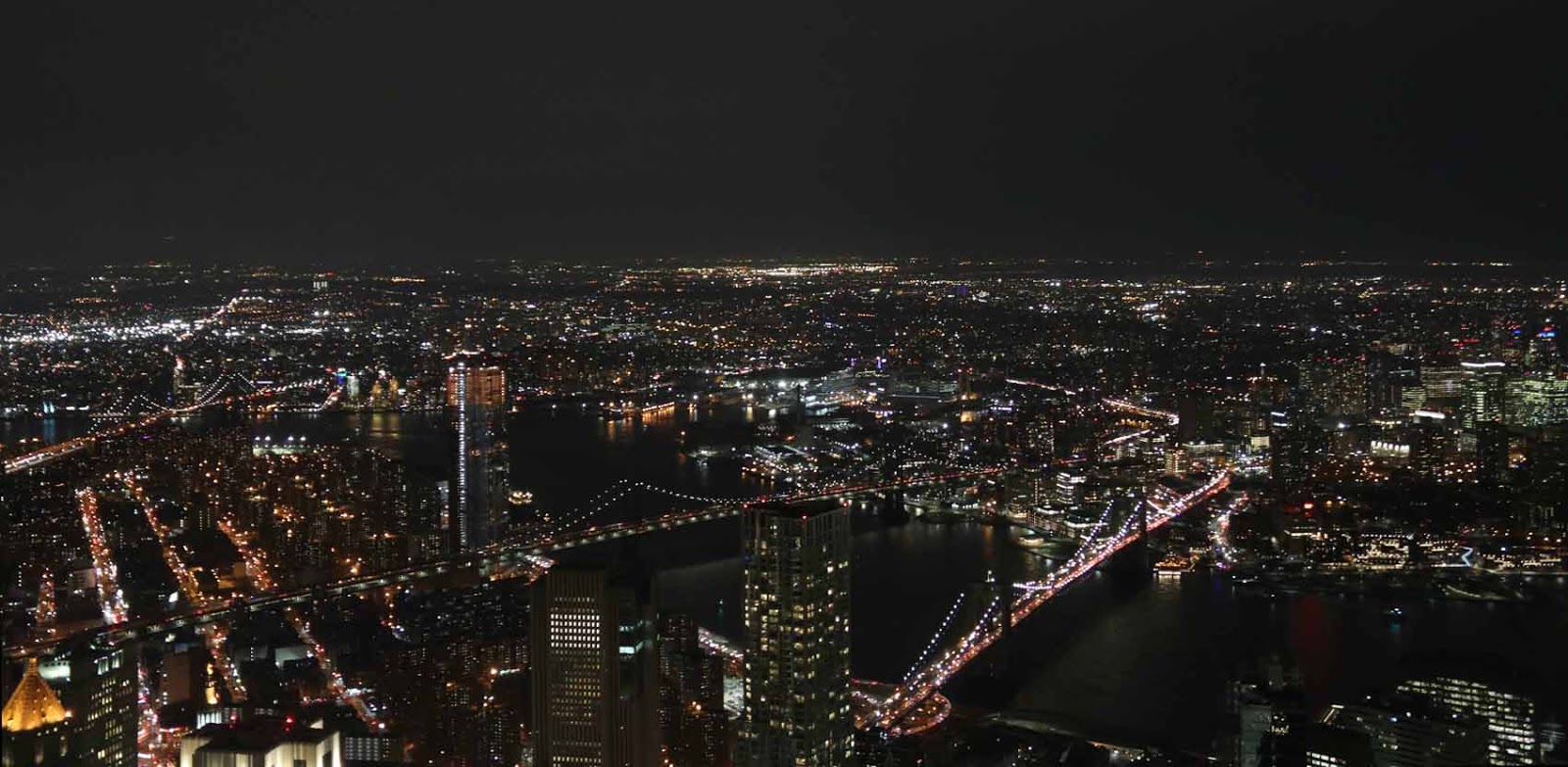 Manhattanin upeat sillat One World Trade Centeristä kuvattuna