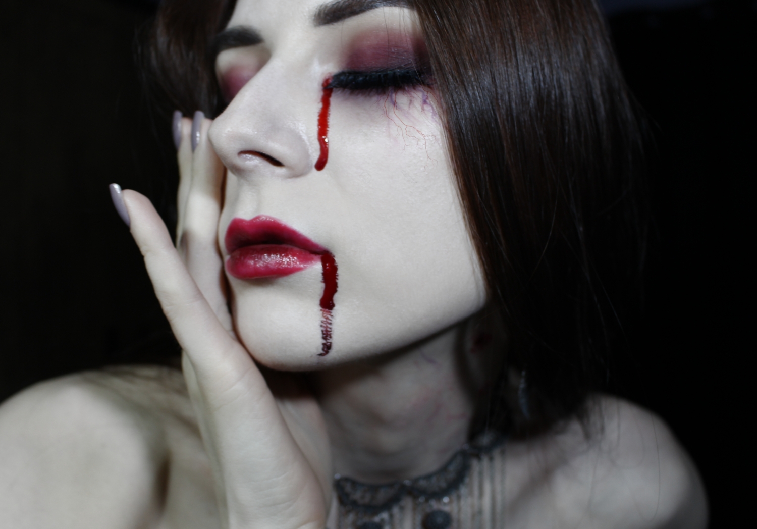 Easy & Spooky Melancholic Vampire Look for Halloween StepbyStep