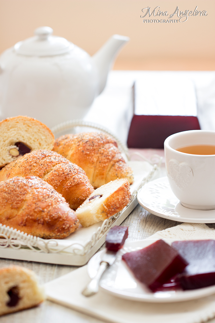 Angellove's Cooking Ябълков мармалад на калъп, с малко сини сливи за