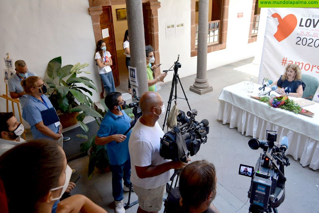 Seis personalidades reconocidas por su trayectoria profesional protagonizan una campaña sobre la diversidad en el amor