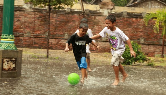 Bedakan Hujan yang Bermakna Kebaikan dan Hujan Bermakna Azab!