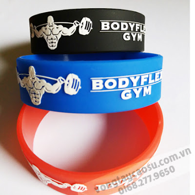 Vòng tay cao su đổ nổi logo 1 màu Vòng tay cao su đổ nổi logo 1 màu