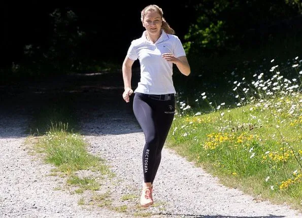 Princess Elisabeth in Recto Verso high-waist performance legging and  Nike pink air max trainers, white indigo polo shirt