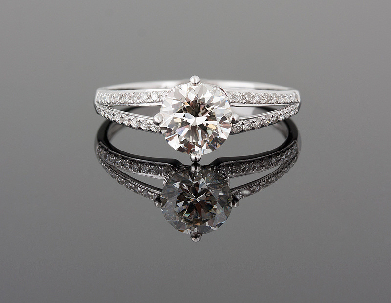 Life Unexpected Wedding Vs Engagement Ring What S The Difference