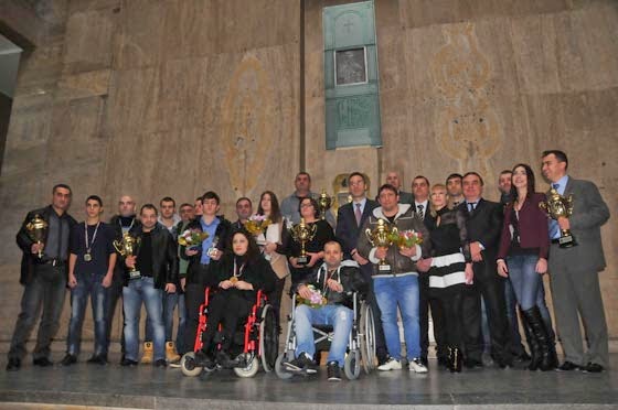 Обща снимка на спортистите, наградени за Спортист на годината в Бургас