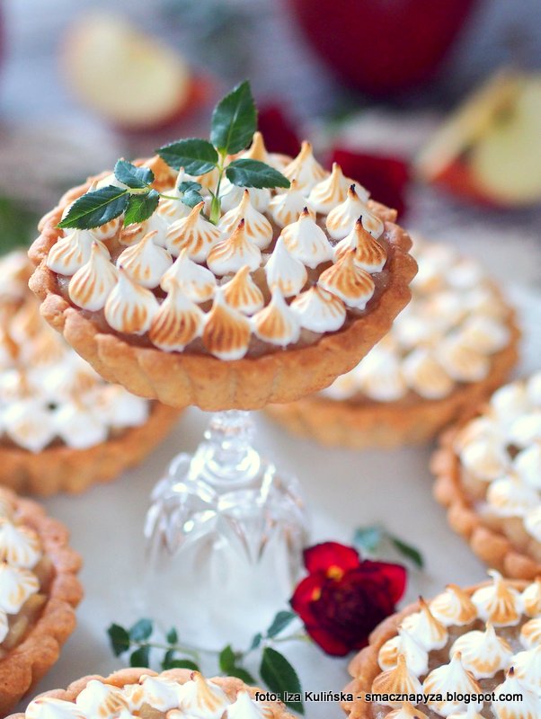 Tartaletki jabłkowe z bezą