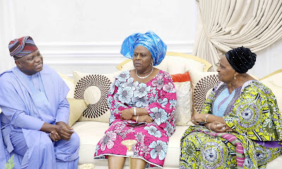Ambode receives Awolowo family and unveils new 20-feet statue of PA Obafemi Awolowo in Ikeja..