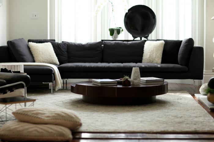 K R I S P N T E Ö Weekend Inspiration Dark Sofa