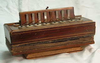 8-tuşlu bisonorik diyatonik akordeon (1830'lar)